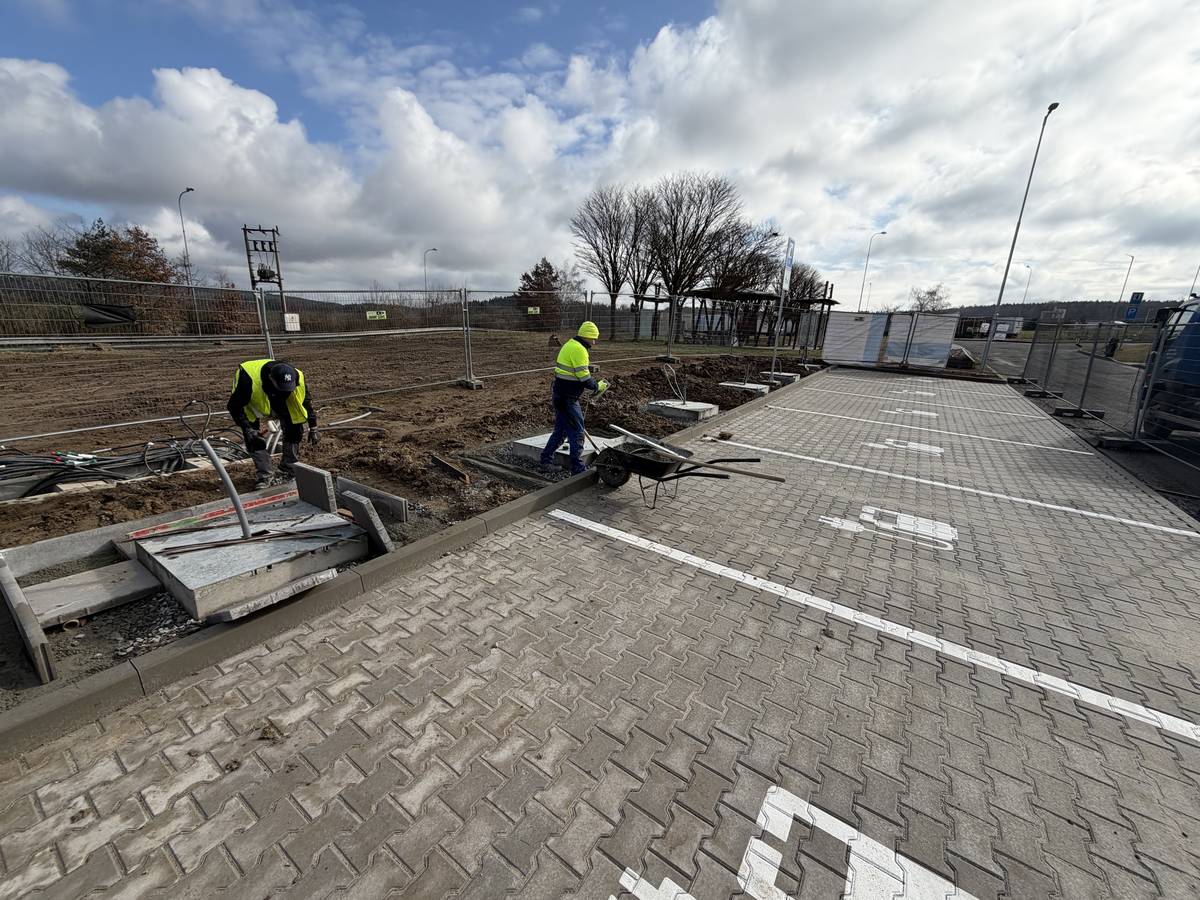 Vytyčení a zaměření při výstavbě dobíjecí stanice ČEPRO ORLEN - geodet GEREVA Praha